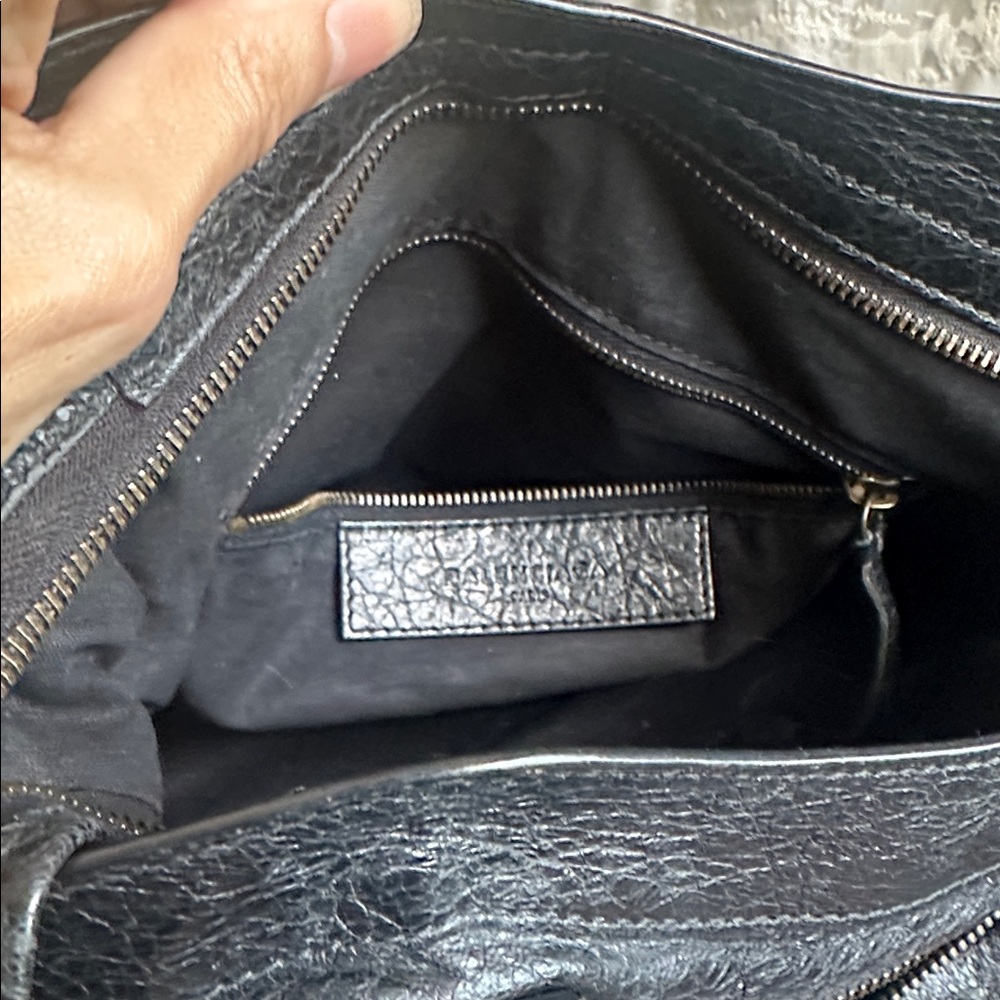 Balenciaga Black Leather Shoulder Bag with Braided Handles - Picture 4 of 4